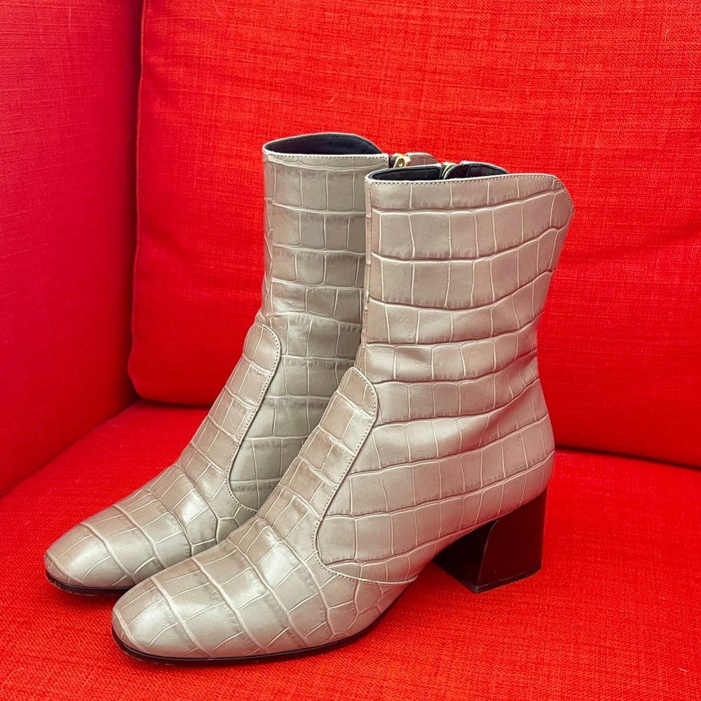 M.GEMI leather boots
